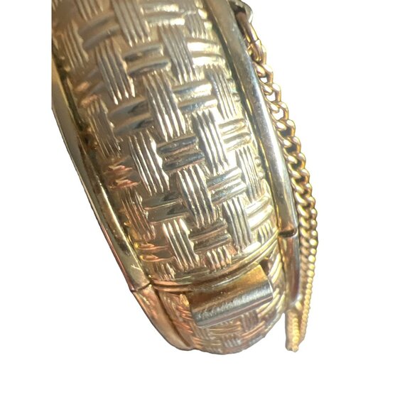 Vintage Napier Gold Tone Basket Weave Texture Bangle Bracelet Safety Chain Work - Picture 5 of 11